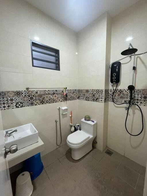Hadeerna Homestay - Double Storey Terrace Chemor Exteriér fotografie