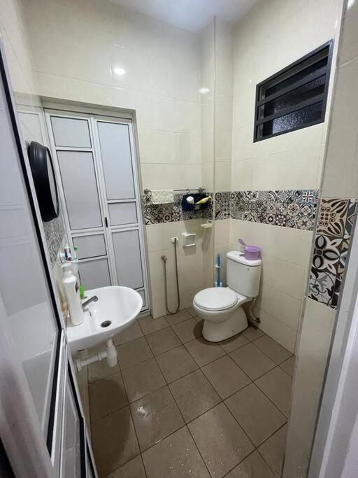 Hadeerna Homestay - Double Storey Terrace Chemor Exteriér fotografie